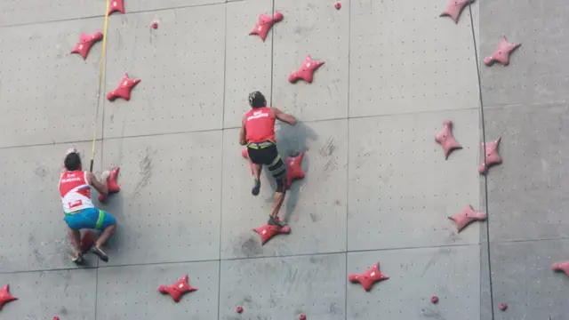 Aspar Jaelolo yang menyumbangkan medali perak kategori Speed Climbing Performa pada Kejuaraan Dunia Panjat Tebing - IFSC World Cup 2018 di Chongqing, China, melakukan latihan di Stadion Mandala Krida Yogyakarta, Selasa (22/05).