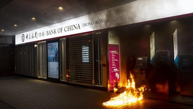 香港金融管理局表示，全港三千多部柜员机有一成无法正常运作。