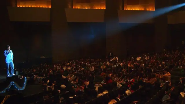 Дэн Нейнен выступил в роли стенд-ап комика на конференции перед аудиторией в 2500 человек