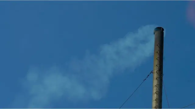 పరిశ్రమల నుంచి వెలువడుతున్న పొగ