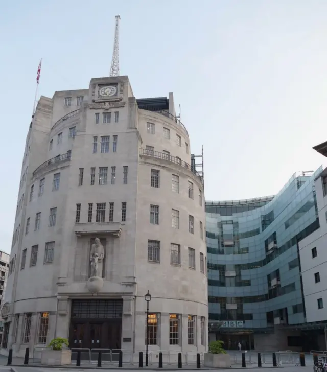 সংস্কারের পর পুরোনো ব্রডকাস্টিং হাউজ, আর তাতে সংযোজিত নতুন অংশ