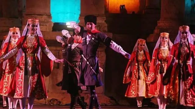 الرقص الشركسي في مهرجان جرش