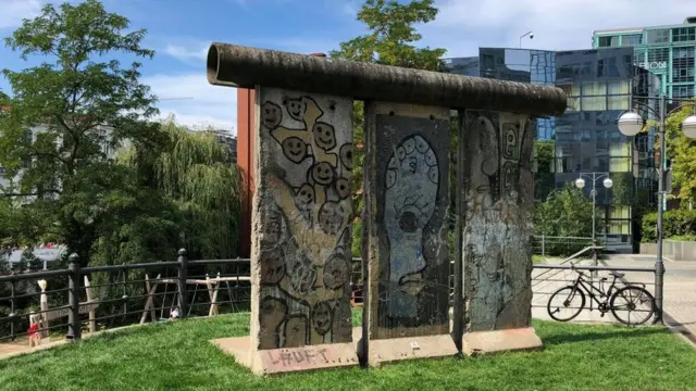 Mảnh tường Berlin trong công viên ngày nay