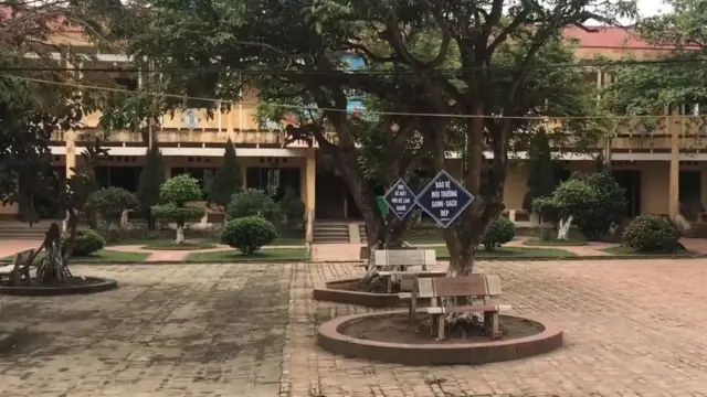 Một góc sân trường THCS Phù Ủng