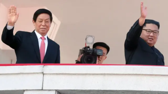 Kuzey Kore lideri Kim Jong-un da töreni izledi