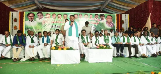 సిరిసిల్ల నియోజకవర్గంలో జరిగిన రైతు సమన్వయ సమితి అవగాహన సదస్సులో వ్యవసాయ మంత్రి పోచారం శ్రీనివాసరెడ్డి తదితరులు