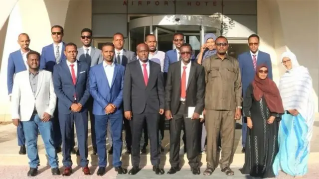 Guddiga Doorashooyiinka ee la isku khilaafay ee Soomaaliya kjuwaas oo hadda isbedel lagu sameeyay.