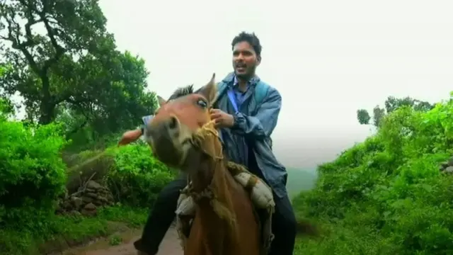 గుర్రంపై టీచర్