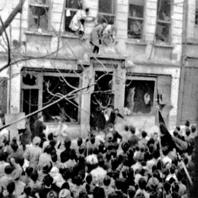 Tan Matbaası baskınında, saldırganlar matbaadaki eşyaları da yağmaladı.