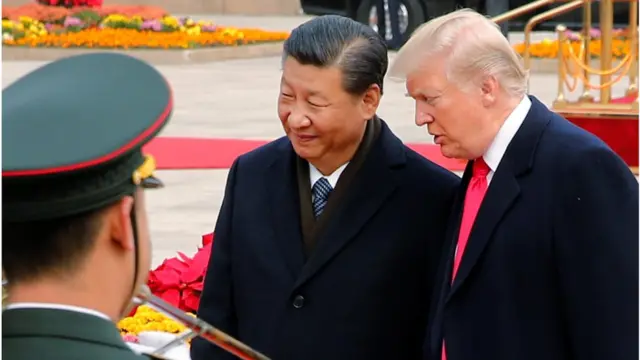 习近平在人民大会堂欢迎特朗普。