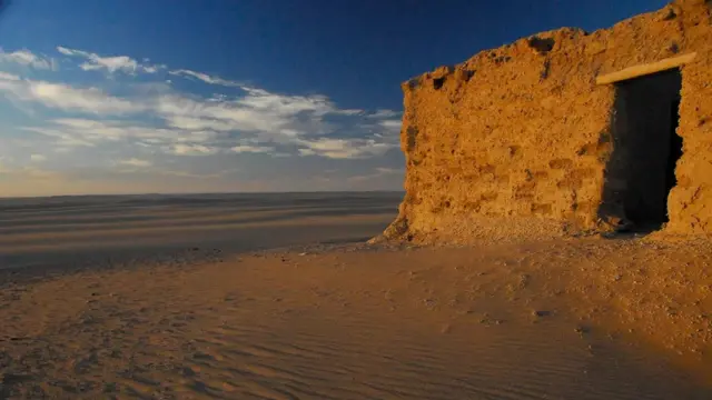 آثار منزل على تخوم الصحراء