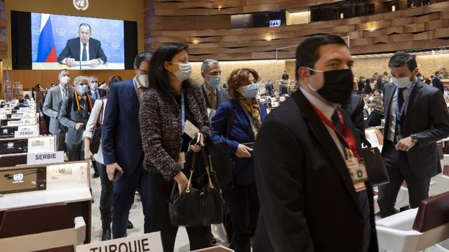 Diplomáticos abandonando la sala durante el discurso de Lavrov