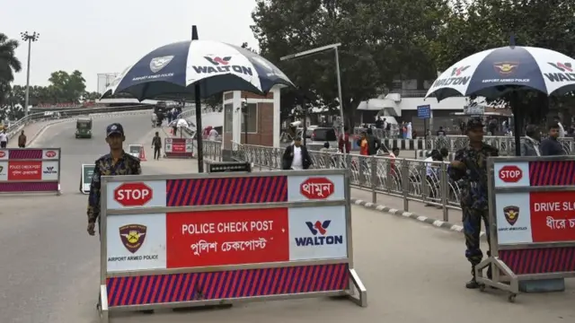 মহাসড়কে পুলিশের চেকপোস্ট।