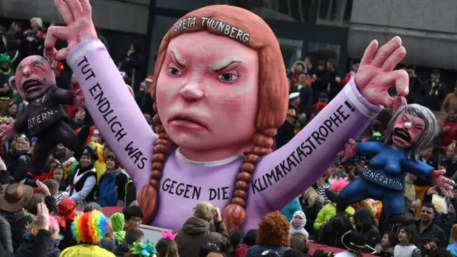 مجسم يشبه غريتا