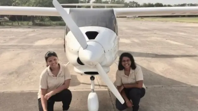 அரோஹி பண்டிட் (இடது) மற்றும் கீதர் மிஸ்கிட்டா