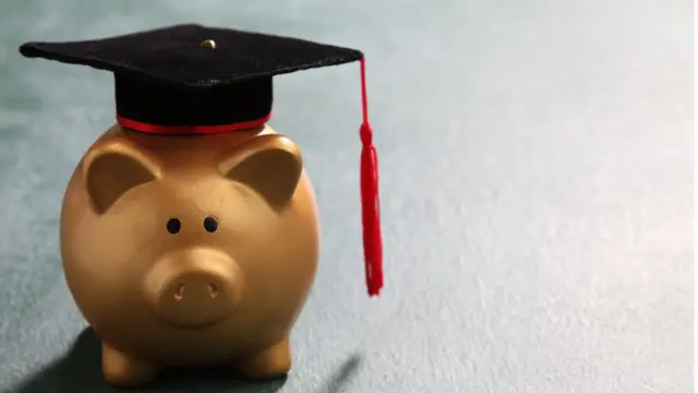 Hucha de cerdo con birrete