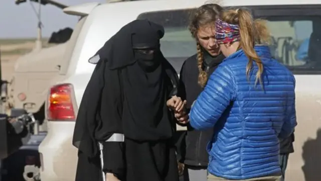 বাঘুজে আগত আইএস যোদ্ধাদের পরিবার