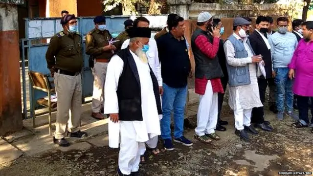 मध्य प्रदेश में ज़मीन को लेकर विवाद