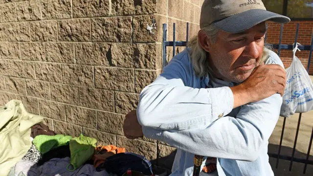 Un hombre sin casa en Denver, Colorado.