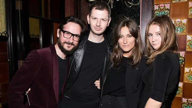 Анна Дельви с дркузьями