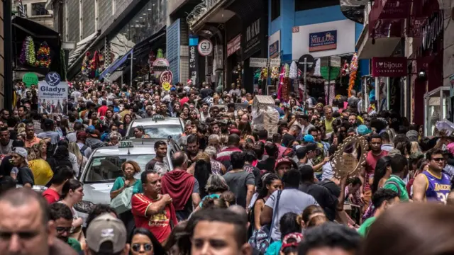 Multidão na rua 25casa de aposta ponto commarço, na cidadecasa de aposta ponto comSão Paulo