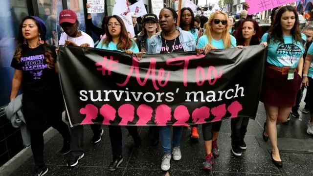 Un marcha de activistas del movimiento "YoTambién"