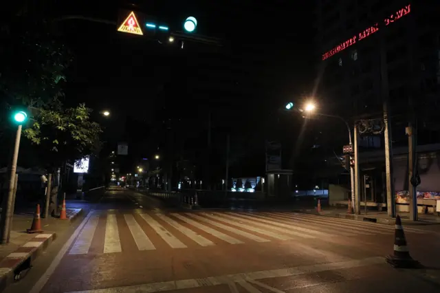 กรุงเทพ โควิด 19 ไวรัสโคโรนา เหงา เคอร์ฟิว curfew bangkok coronavirus