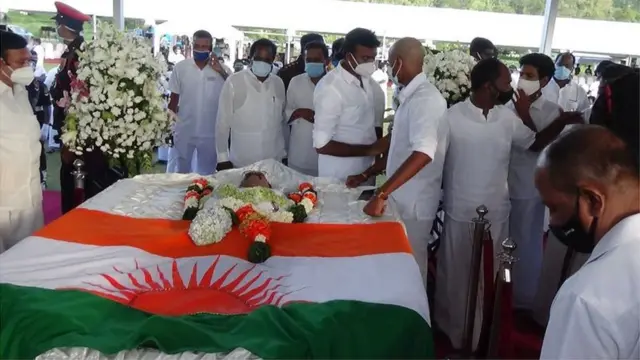 அறுமுகன் தொண்டமானின் உடல் தகனம் செய்யப்பட்டது.