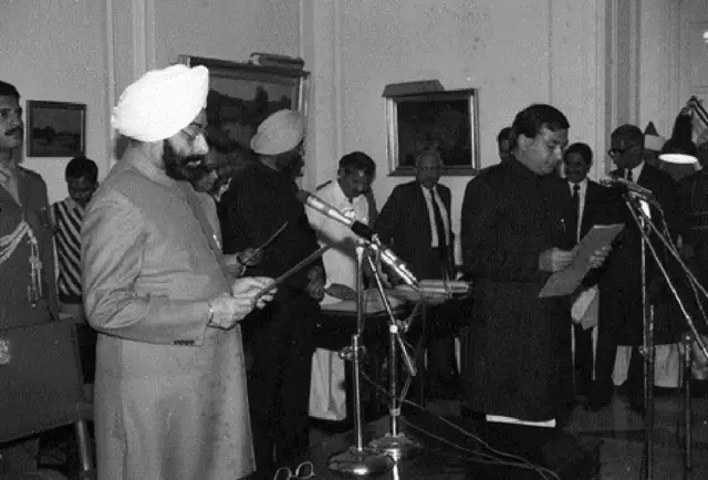 આરિફ મોહમ્મદ ખાન રાજીવ ગાંધીના મંત્રિમંડળના સભ્ય હતા