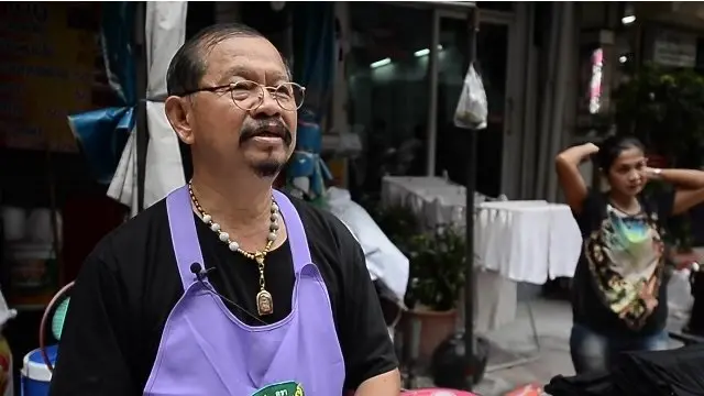 นายพิทักษ์ ดวงปัญญา อดีตผู้ค้าบนถนนสีลมกว่า 20 ปี