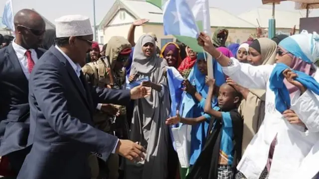 Deegaano kala duwan ayuu ku hakaday madaxweynaha