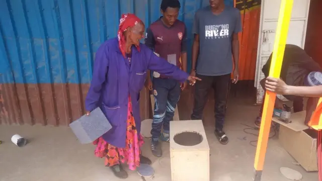 "Kazi ni kazi, hakuna kazi ya kufanywa na mwanamume au mwanamke," anasema Cecilia