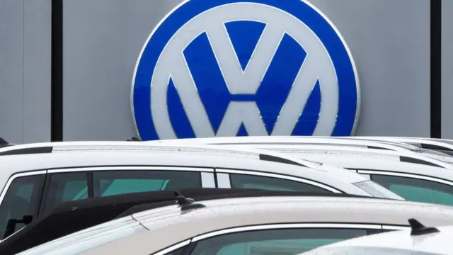 Carros estacionadosjogos casino sem depósitopátio da Volkswagen