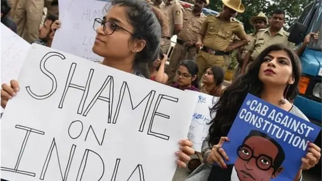 বিক্ষোভকারীরা মনে করেন, নতুন নাগরিকত্ব আইনে মুসলমানদের প্রতি বৈষম্য করা হয়েছে