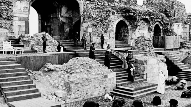 नाटक तुग़लक का दृश्य