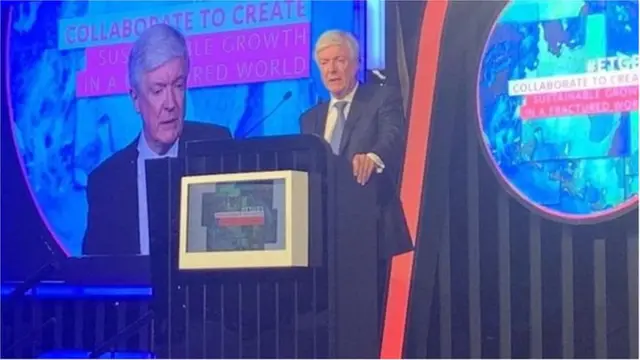 ટૉની હૉલ