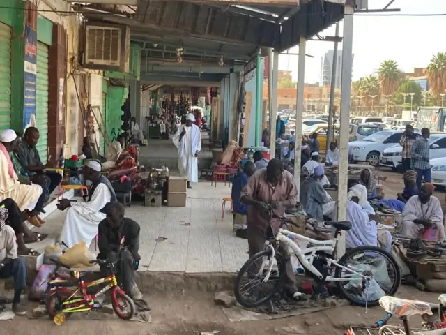 السوق العربي بالخرطوم .. صورة الاقمشة والملابس