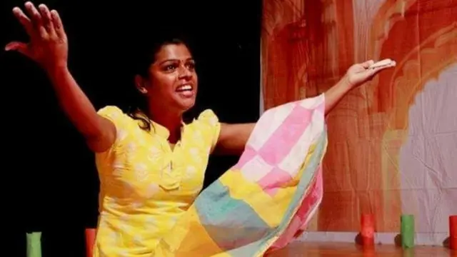 பிரீத்திஷா மேடை நாடகம் ஒன்றில் நடித்தபோது