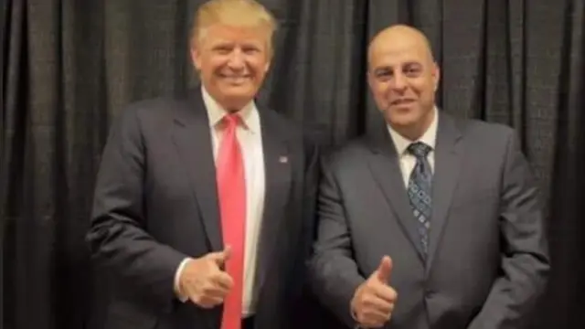 القائد العسكري السابق لمعتقل الخيام عامر الياس الفاخوري مع الرئيس الأمريكي دونالد ترامب