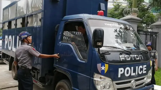 ရခိုင်မှာဒုက္ခရောက်နေတယ်၊ စစ်ဖြစ်နေတယ်။ ကျွန်တေ်ာတို့တက်နိုင်တဲ့ဖက်ကလုပ်တာ၊ အစိုးရက အခုလိုလုပ်လဲ ကျွန်တော်တို့ရပ်တည်ချက်က သတ္တိရှိရှိနဲ့ ရင်ဆိုင်မယ်