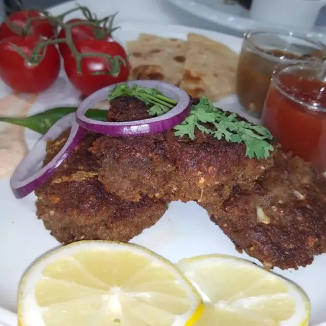 گلاؤٹی کباب اور پراٹھے