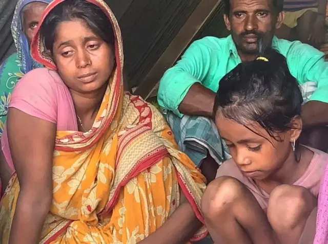 मोईनुल यांची पत्नी ममता बेगम आणि त्यांची मुलगी