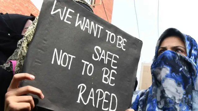 कश्मीर में रेप के ख़िलाफ़ विरोध प्रदर्शन