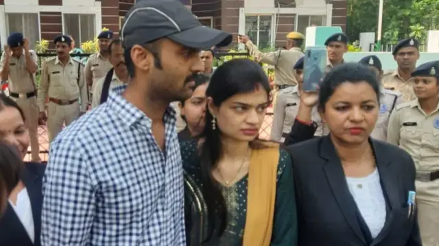 अंजलि जैन और आर्यन आर्य ऊर्फ मोहम्मद इब्राहिम सिद्दीक़ी