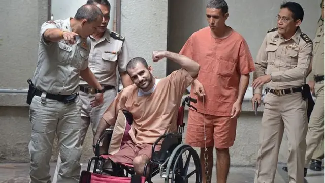 سعید مرادی پاهایش را در انفجار نارنجکی که خودش پرت کرد از دست داد