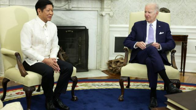 菲律宾总统马科斯于今年5月在白宫与美国总统拜登会面。
