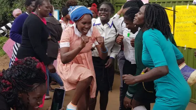 Maandamano yamefanyika mjini Nairobi siku ya Jumatatu kulalamika kuhusu tuhuma za ubakaji katika shule ya Moi Girls Nairobi