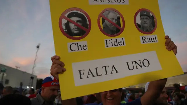 Cộng đồng người Cuba ở Miami ăn mừng khi nghe tin Fidel Castro qua đời