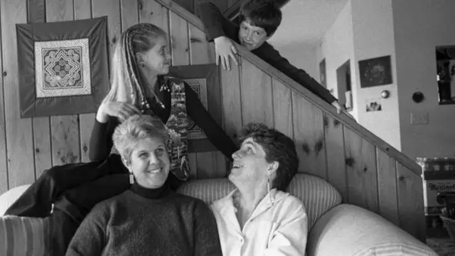 Robin Džars, Barbara Alen i njihovo dvoje dece, Hana i Kodi, fotografija iz devedesetih