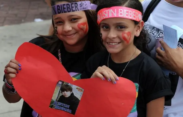 фанатки Джастіна Бібера